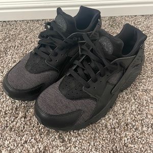 Nike Air Huarache 9.5 U.S.
